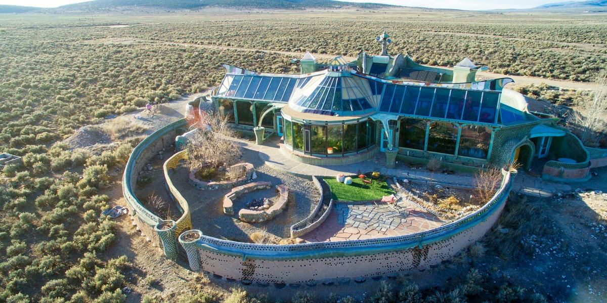 une-earthship-phoenix.jpg