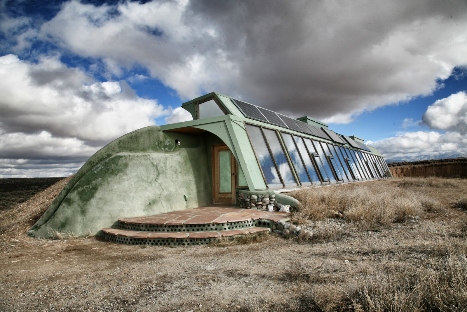 Arch2O-Earthships_Michael_Reynolds-18.jpg