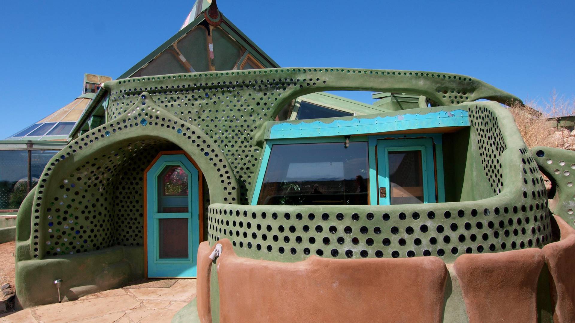 Michael_Reynolds-Earthship3.jpg